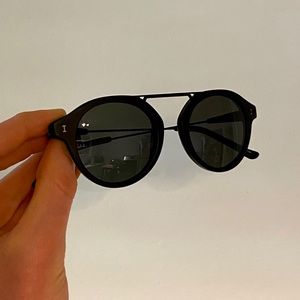 Illesteva Greenwich Matte Black